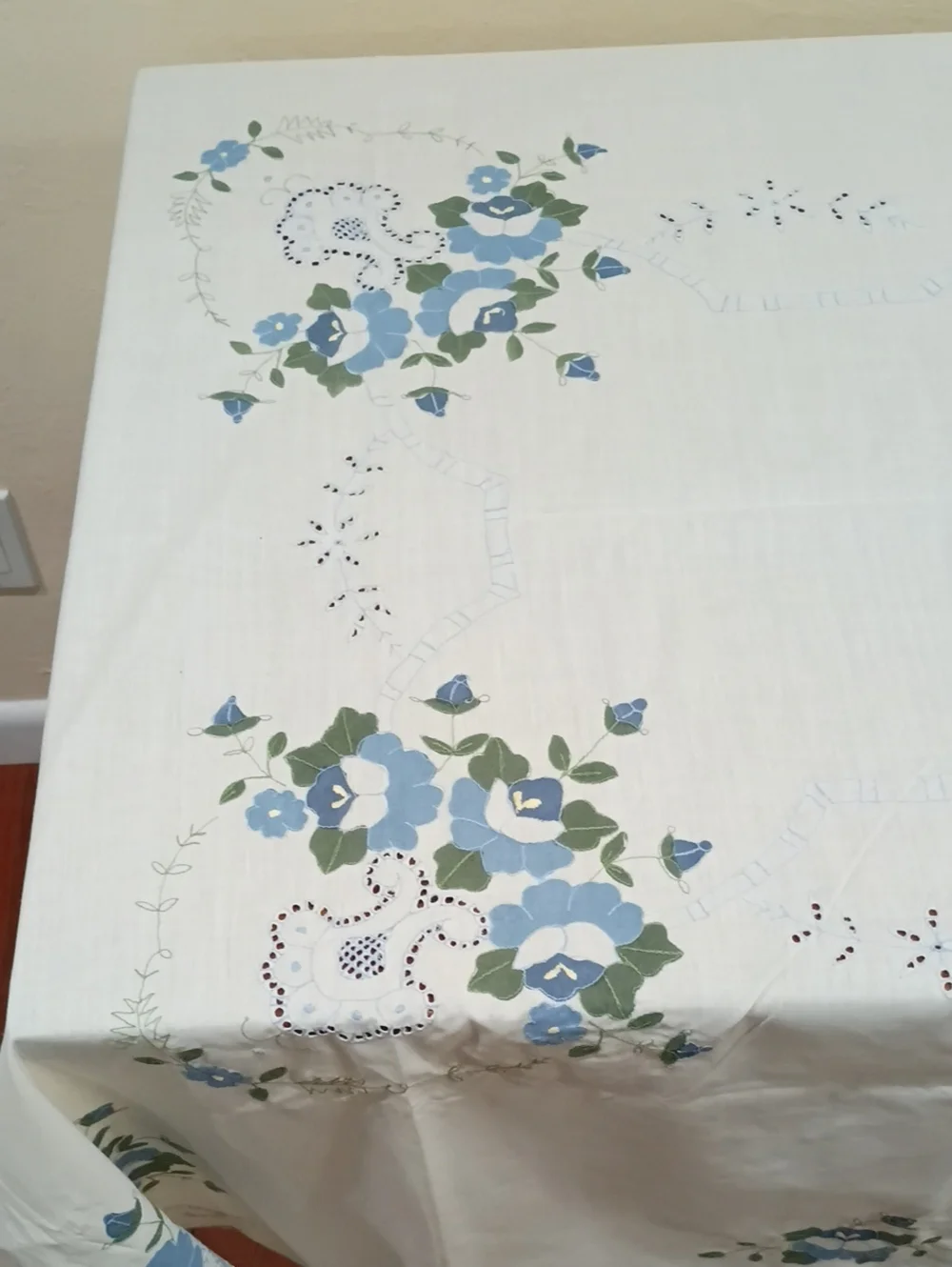 Embroidered White Floral Rectangular Tablecloth, 54